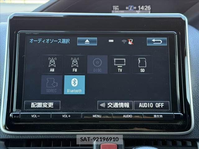 Toyota VOXY 2017-11 6753870-5