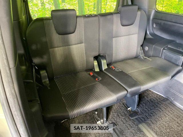 Toyota VOXY 2018-09 6753852-9