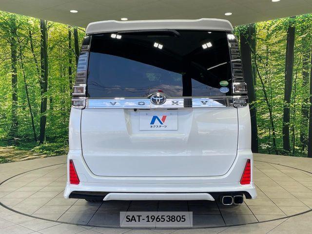 Toyota VOXY 2018-09 6753852-15