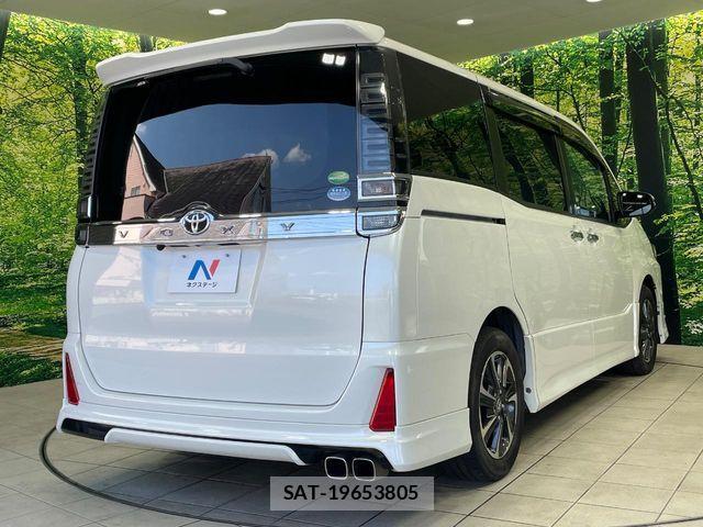 Toyota VOXY 2018-09 6753852-16