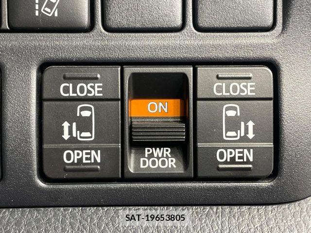 Toyota VOXY 2018-09 6753852-6