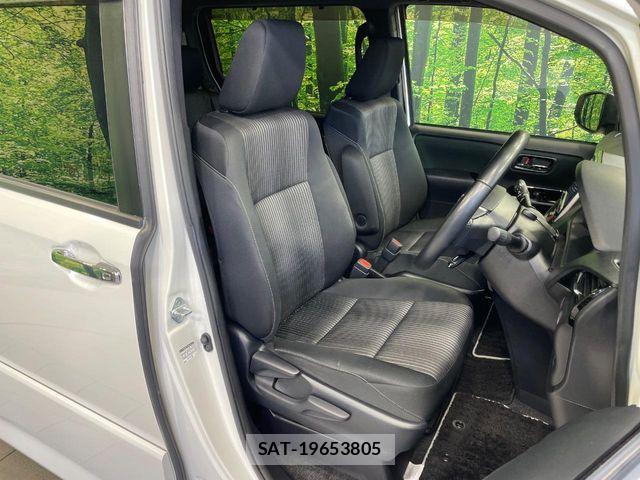Toyota VOXY 2018-09 6753852-7