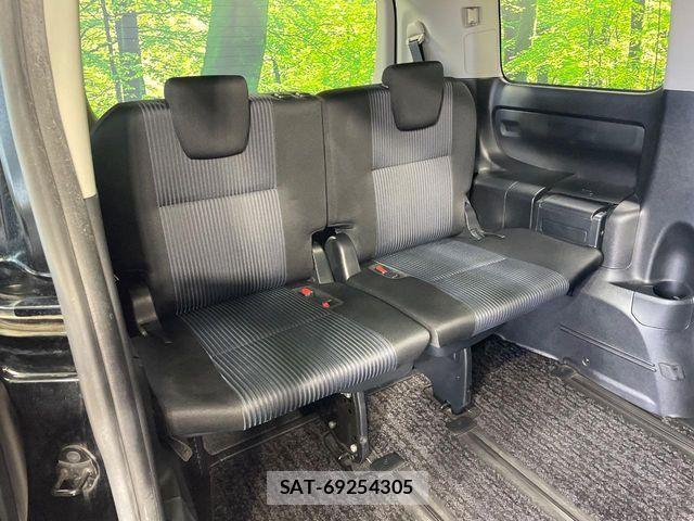 Toyota VOXY 2014-10 6753873-9