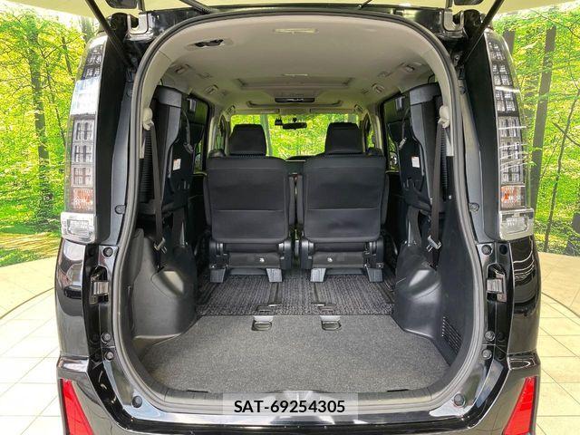 Toyota VOXY 2014-10 6753873-10