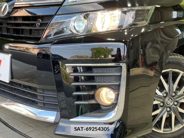 Toyota VOXY 2014-10 6753873-12