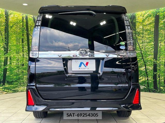 Toyota VOXY 2014-10 6753873-15