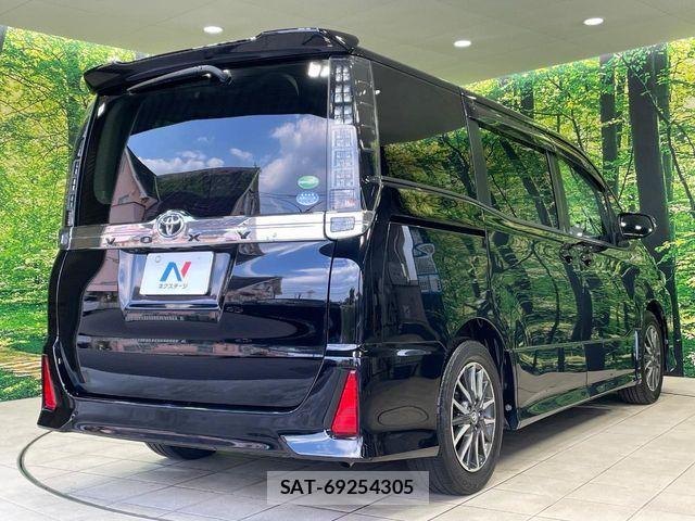 Toyota VOXY 2014-10 6753873-16