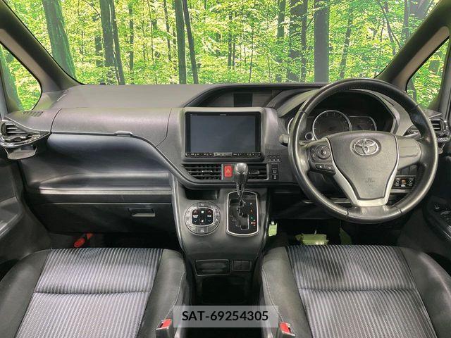 Toyota VOXY 2014-10 6753873-1