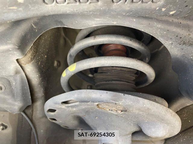 Toyota VOXY 2014-10 6753873-19