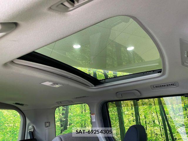 Toyota VOXY 2014-10 6753873-2