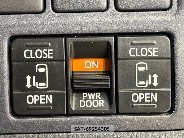 Toyota VOXY 2014-10 6753873-6