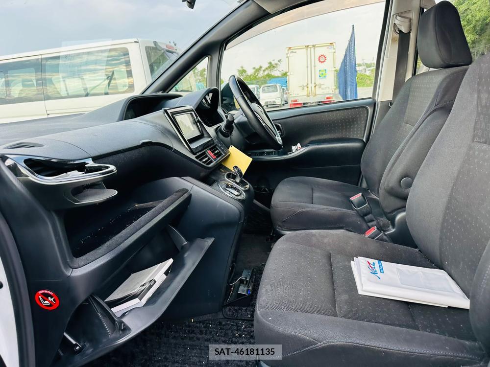 Toyota VOXY HYBRID 2015 6734644-10