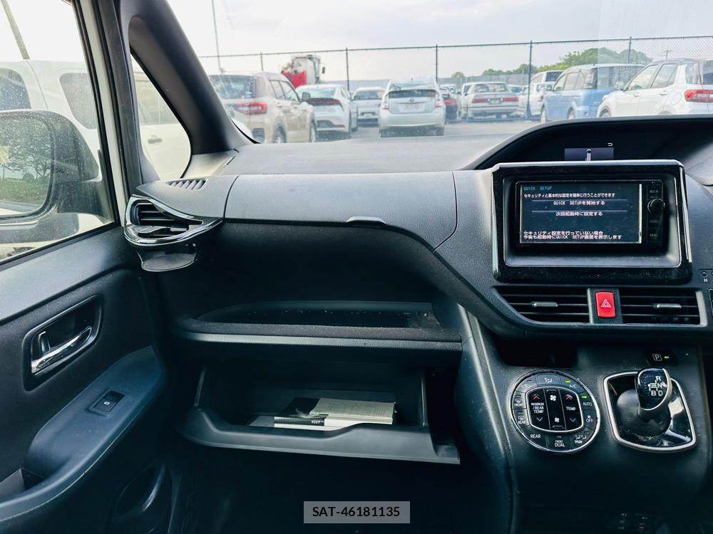 Toyota VOXY HYBRID 2015 6734644-16