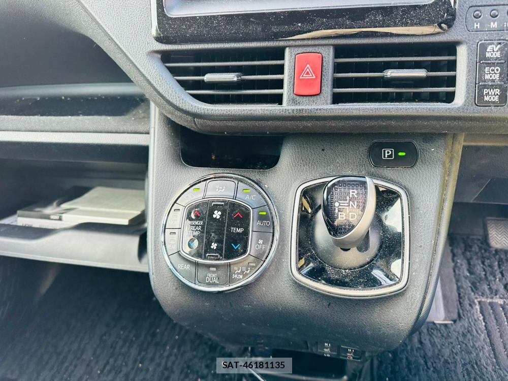 Toyota VOXY HYBRID 2015 6734644-18