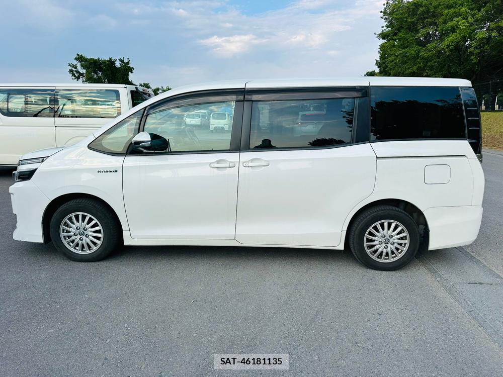 Toyota VOXY HYBRID 2015 6734644-1