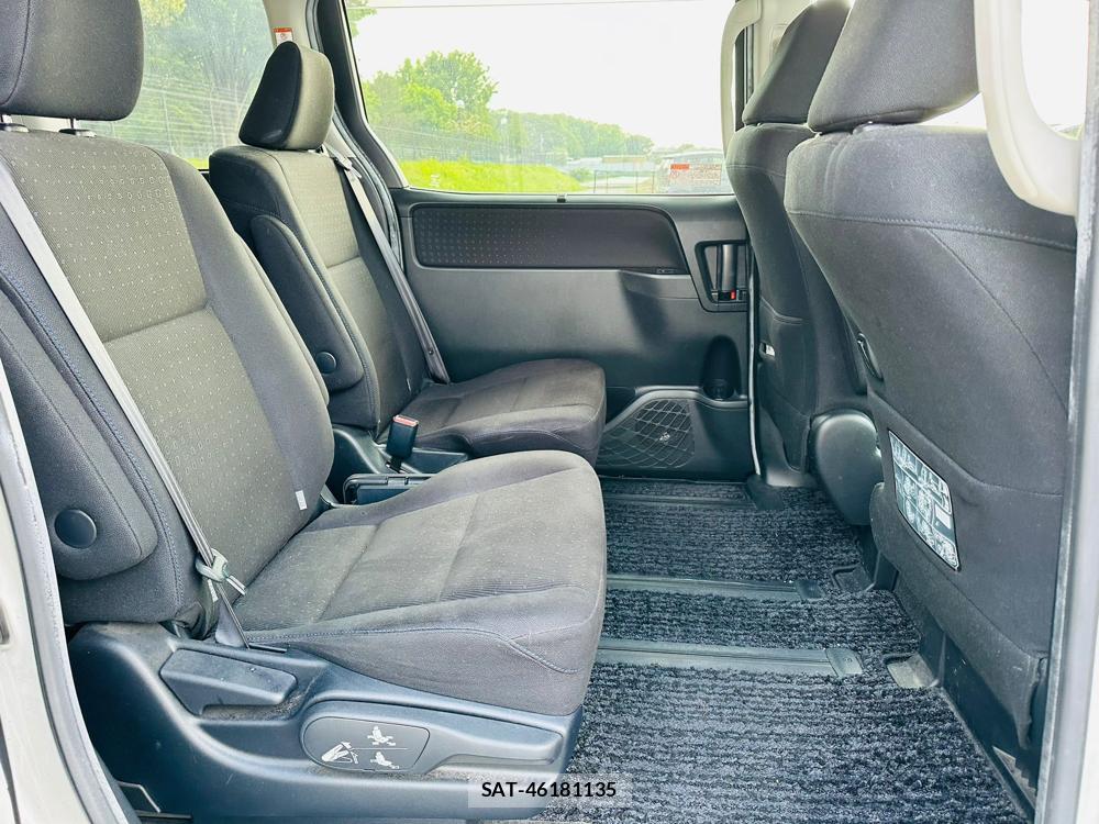 Toyota VOXY HYBRID 2015 6734644-8