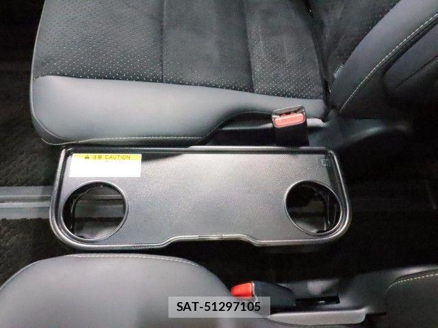 Toyota VOXY 2021-09 6817903-9