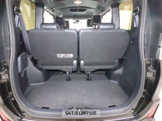 Toyota VOXY 2021-09 6817903-11