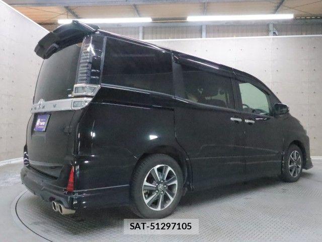 Toyota VOXY 2021-09 6817903-1
