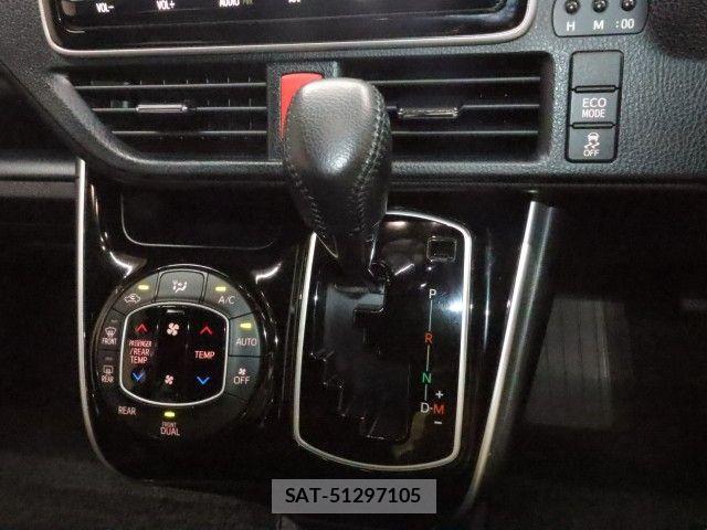 Toyota VOXY 2021-09 6817903-21