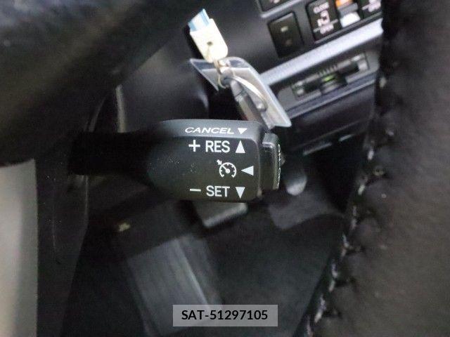 Toyota VOXY 2021-09 6817903-23