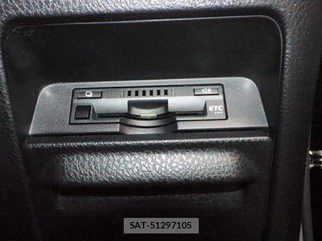 Toyota VOXY 2021-09 6817903-25