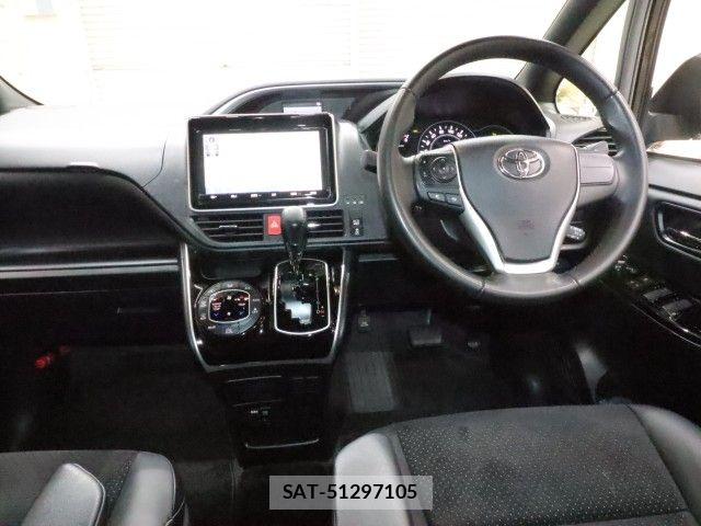 Toyota VOXY 2021-09 6817903-2