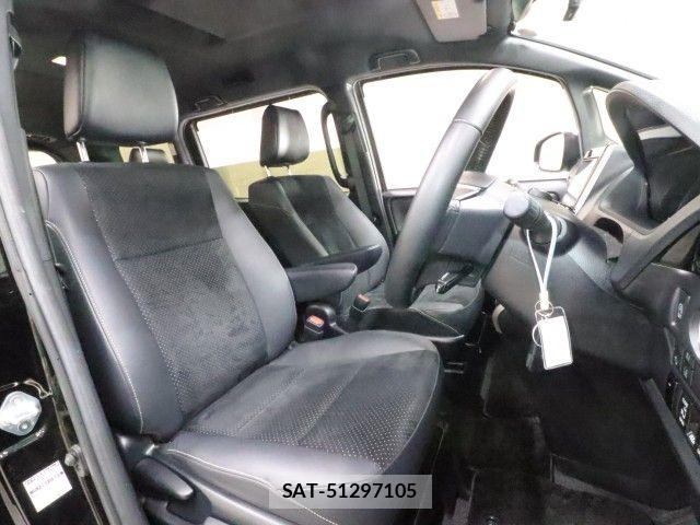 Toyota VOXY 2021-09 6817903-3