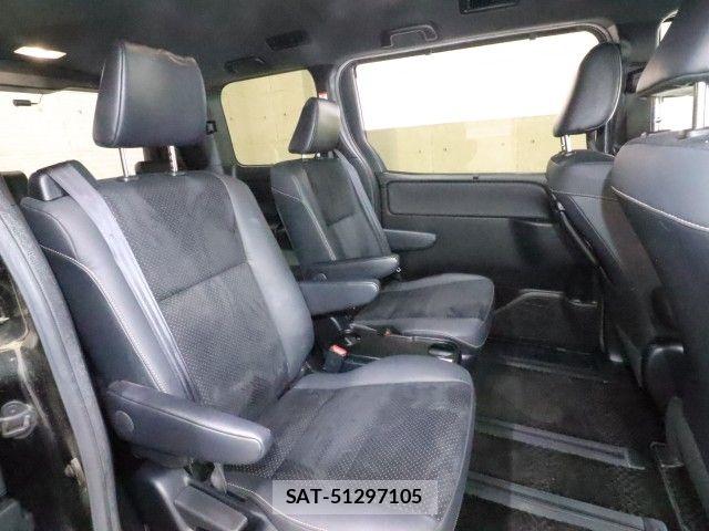 Toyota VOXY 2021-09 6817903-4