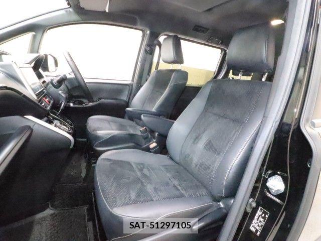 Toyota VOXY 2021-09 6817903-6