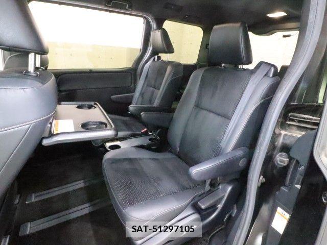 Toyota VOXY 2021-09 6817903-7