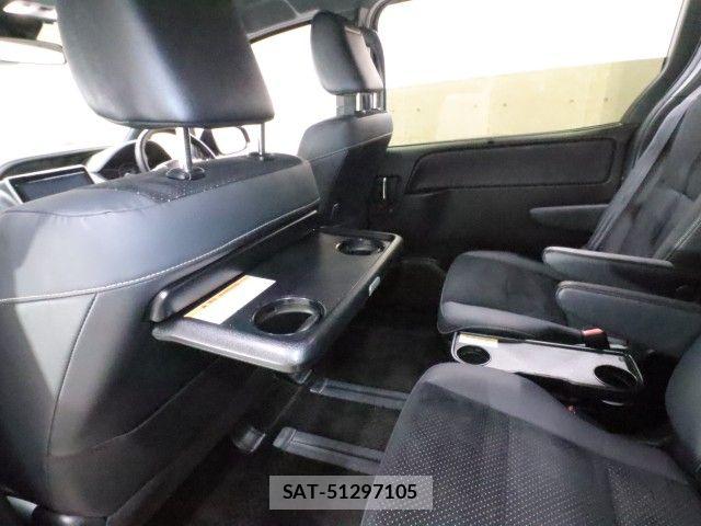 Toyota VOXY 2021-09 6817903-8