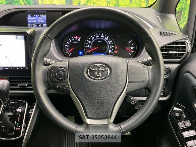 Toyota VOXY 2018-03 6817914-10