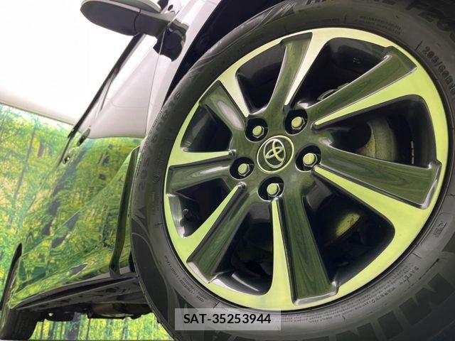 Toyota VOXY 2018-03 6817914-12