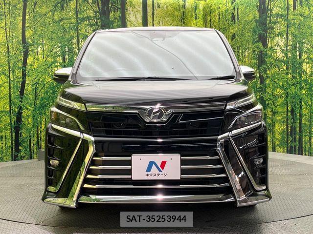 Toyota VOXY 2018-03 6817914-13