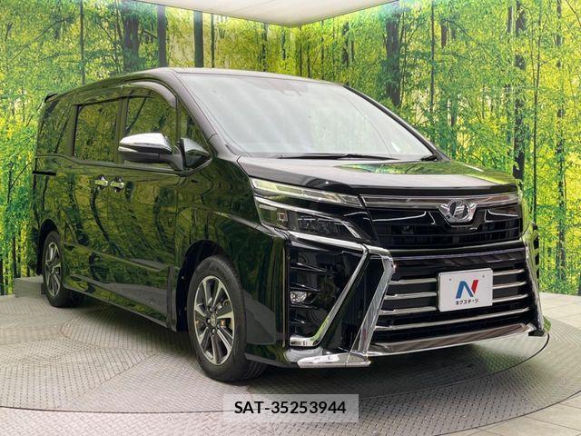 Toyota VOXY 2018-03 6817914-15