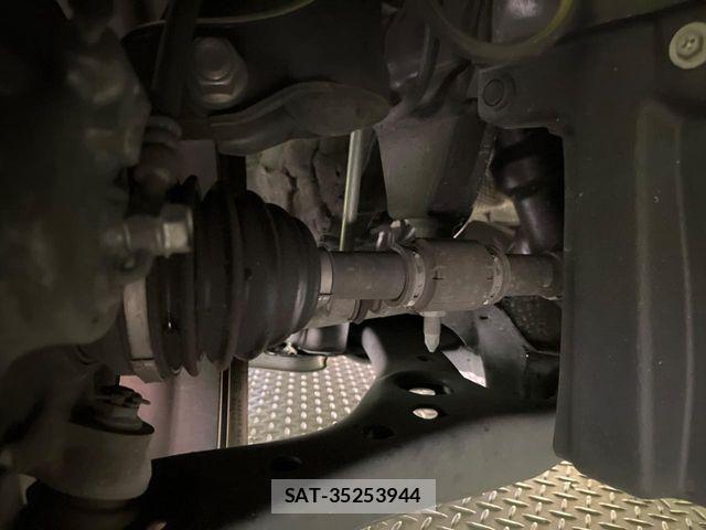 Toyota VOXY 2018-03 6817914-19