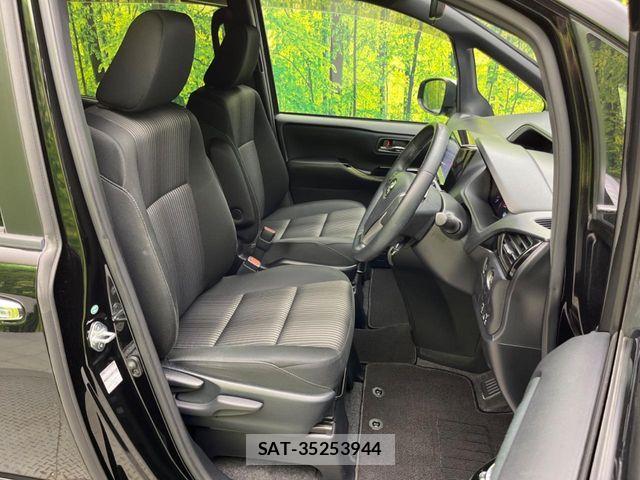 Toyota VOXY 2018-03 6817914-6