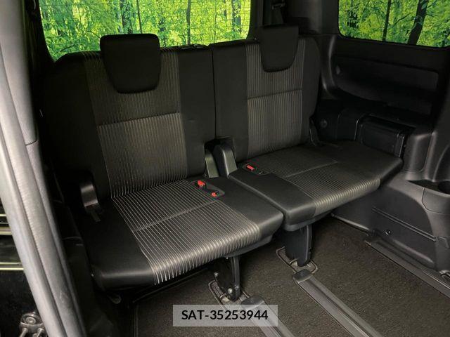 Toyota VOXY 2018-03 6817914-8