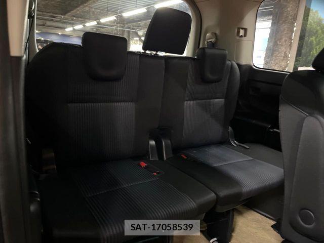 Toyota VOXY 2015-07 6817928-9