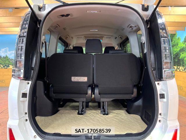 Toyota VOXY 2015-07 6817928-10