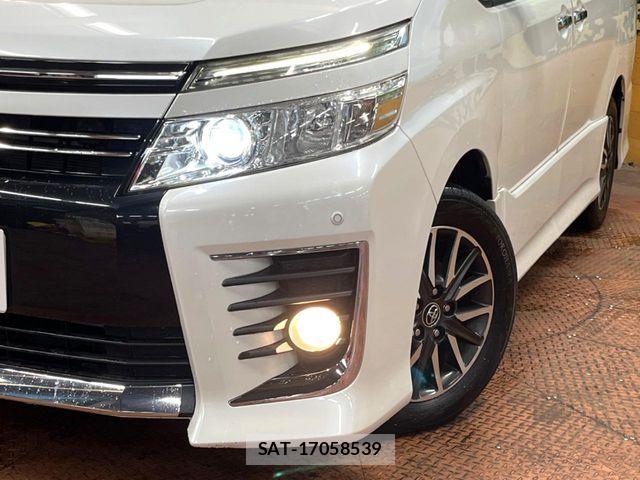 Toyota VOXY 2015-07 6817928-11