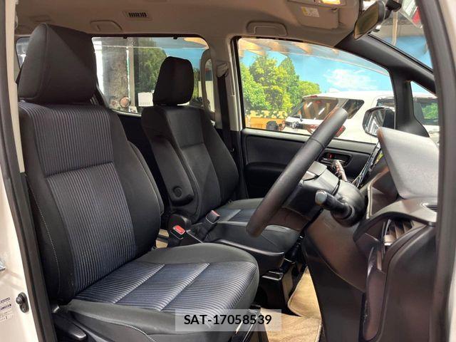 Toyota VOXY 2015-07 6817928-7