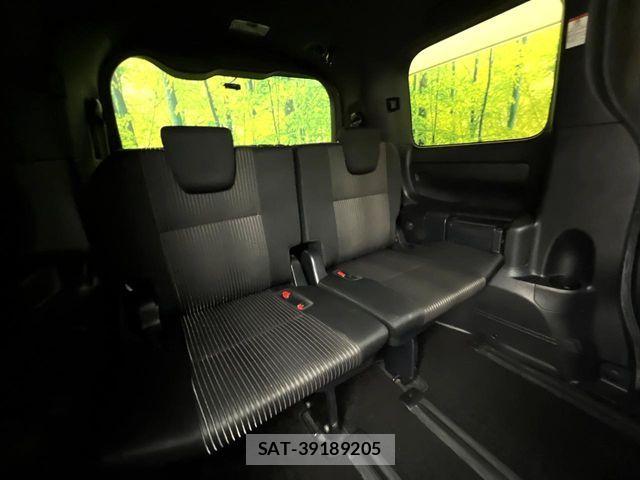 Toyota VOXY 2019-08 6817907-9