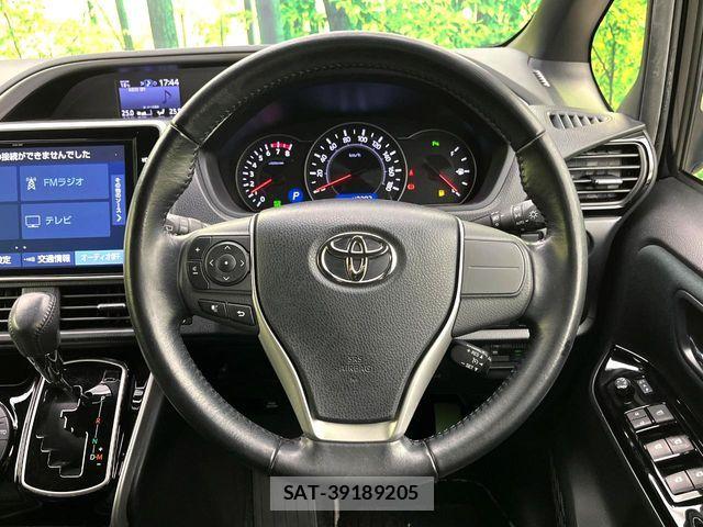 Toyota VOXY 2019-08 6817907-11