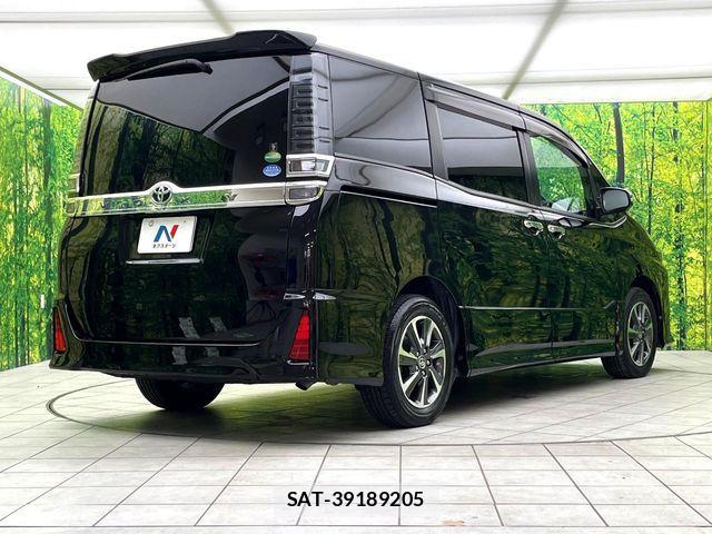 Toyota VOXY 2019-08 6817907-17