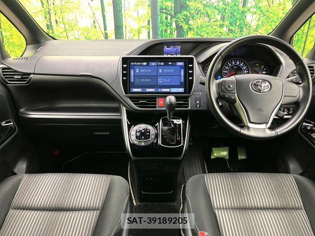 Toyota VOXY 2019-08 6817907-1