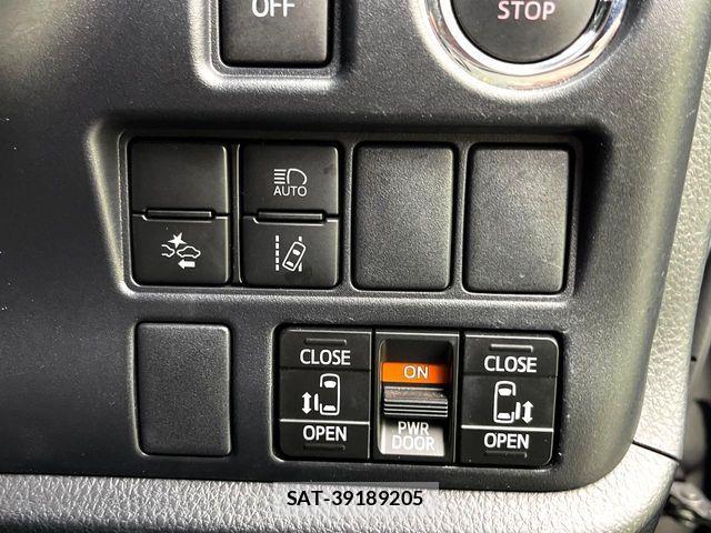 Toyota VOXY 2019-08 6817907-6