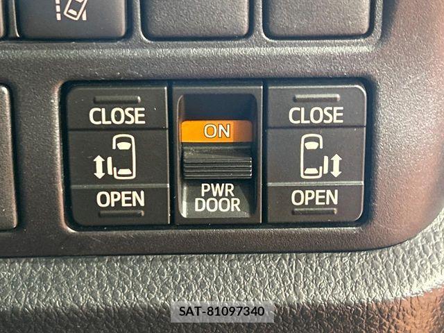 Toyota VOXY 2021-03 6817900-2