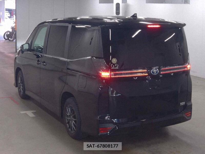 Toyota VOXY 2023 6820151-2
